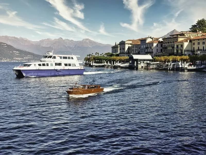 Le migliori rotte dei traghetti sul Lago di Como: Esplorare i borghi panoramici con facilità